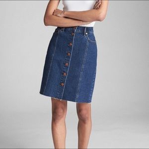 Gap raw hem button front denim skirt.